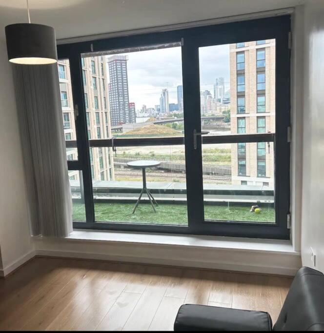 2 Bed Apartment Close To Station With Parking Londra Exterior foto